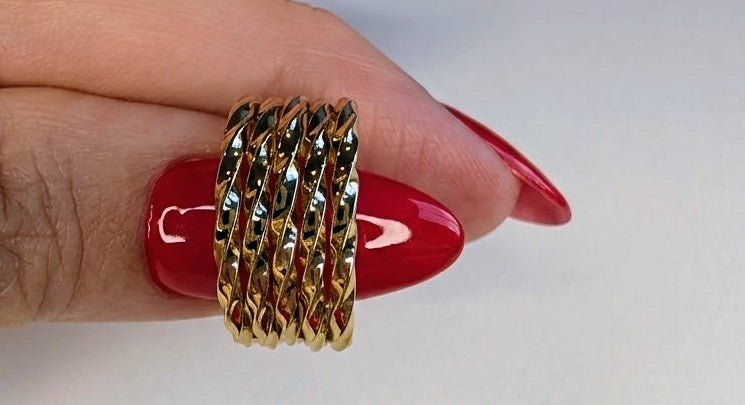 The Oro Ribbed Hoops