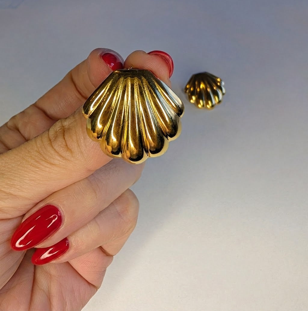 The Conchiglia Shell Studs